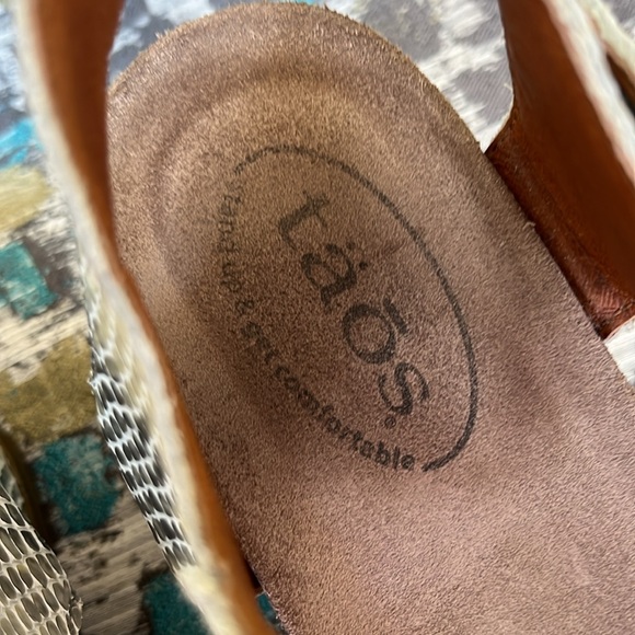 Taos carousel cream and gray woman’s size 8-8.5 wedge sandals - Picture 6 of 10